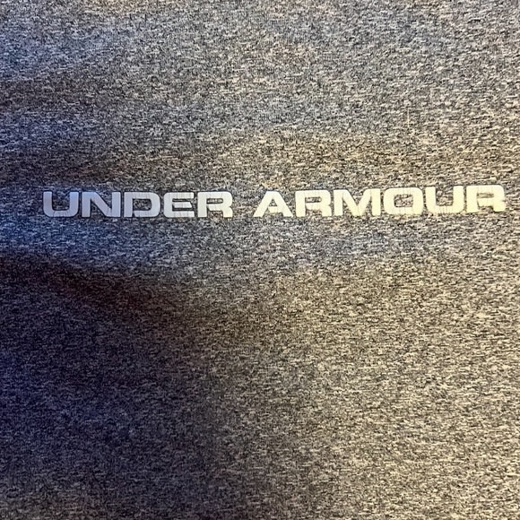 Under Armour dry fit shirt - Picture 2 of 3